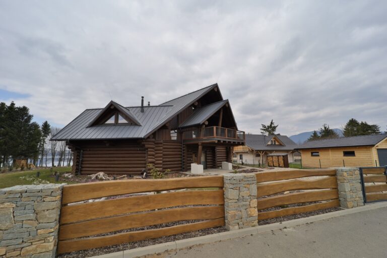 Mohutný zrub na Liptovskej Mare